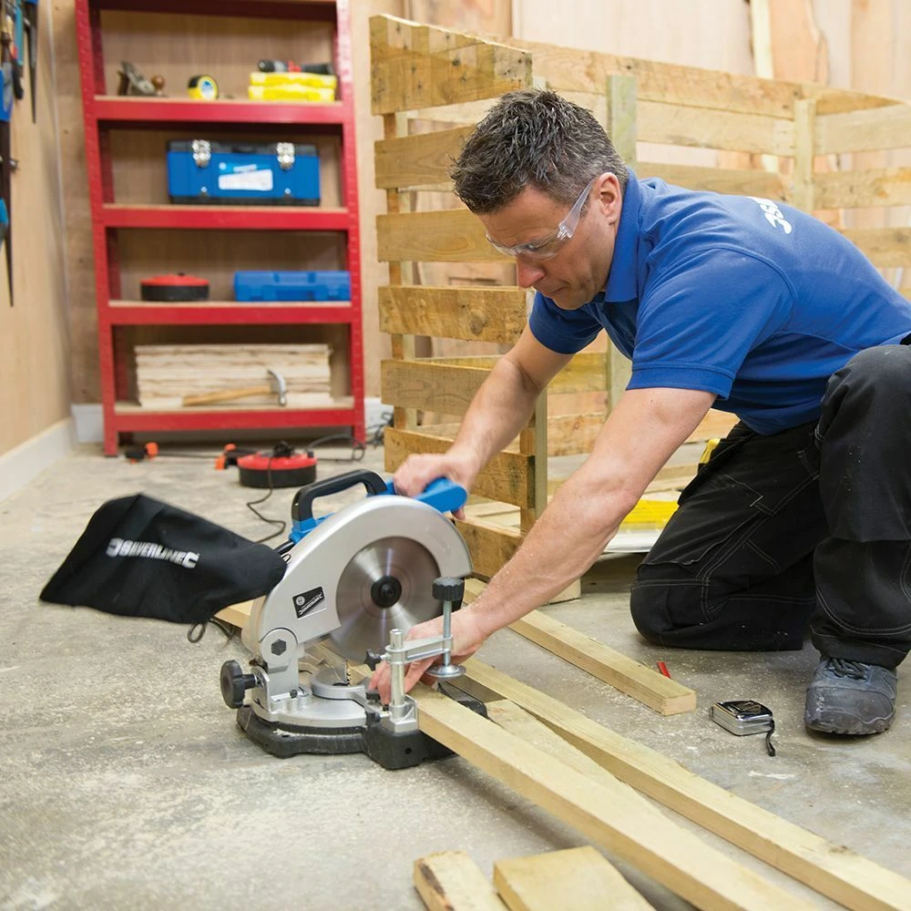 Silverline DIY 1400w Compound Mitre Saw 210mm 240v 4 Silverline DIY 1400w Compound Mitre Saw 210mm 240v - Image 4